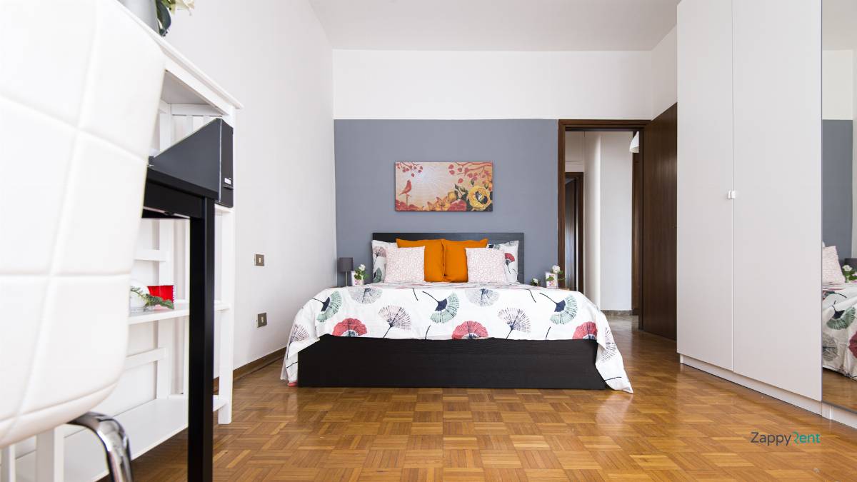 Private room in Viale San Gimignano, Milano