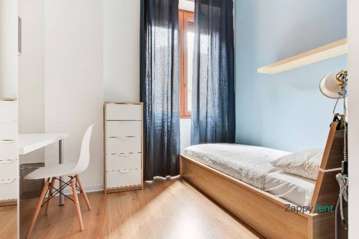 Stanza singola in Via Stromboli, Milano