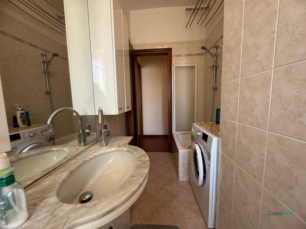 4+ room apartment in Viale la Plaia, Cagliari